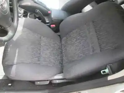 Veículo de Sucata toyota corolla (e12) 2.0 d-4d sol sedán do ano 2004 alimentado 1cdftv