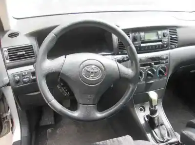 Veículo de Sucata toyota corolla (e12) 2.0 d-4d sol sedán do ano 2004 alimentado 1cdftv