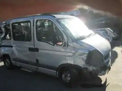 Здавання транспортного засобу RENAULT MASTER II PHASE 2 COMBI Kombi 2.8t L1 6pl. 114 CV / 84 KW року 2005 потужний 
