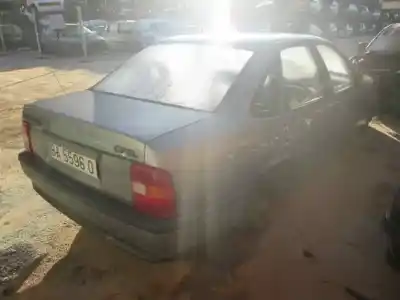 Veicolo di demolizione opel vectra a selection dell'anno 1990 alimentato 