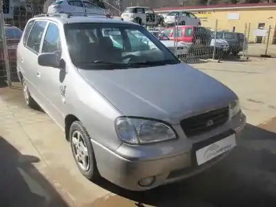 Sloopvoertuig kia carens 1.8 monovolumen van het jaar 2002 aangedreven g-tb