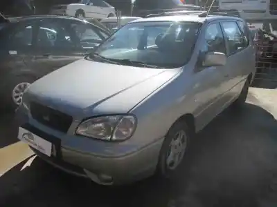 Sloopvoertuig kia carens 1.8 monovolumen van het jaar 2002 aangedreven g-tb