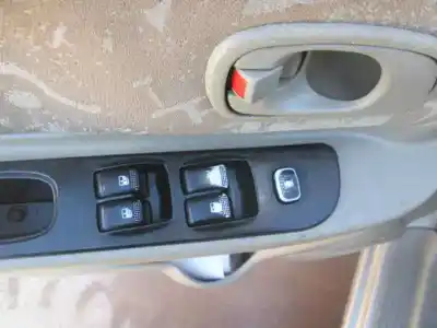 Sloopvoertuig kia carens 1.8 monovolumen van het jaar 2002 aangedreven g-tb