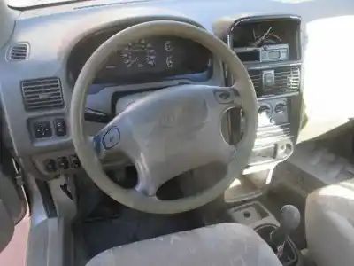 Sloopvoertuig kia carens 1.8 monovolumen van het jaar 2002 aangedreven g-tb