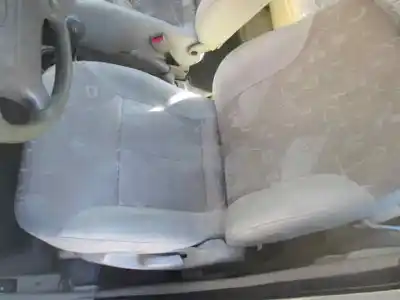 Sloopvoertuig kia carens 1.8 monovolumen van het jaar 2002 aangedreven g-tb