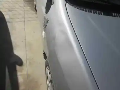 Sloopvoertuig kia carens 1.8 monovolumen van het jaar 2002 aangedreven g-tb