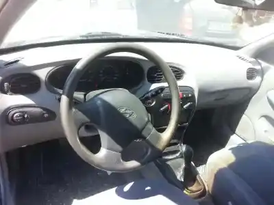 Vehicul casat hyundai lantra berlina (rd) 2.0 gls al anului 2001 alimentat 