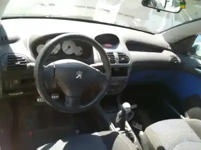 Vehicul casat peugeot 206 cc cc al anului 2002 alimentat g-rfn