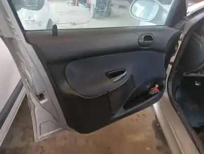 Sloopvoertuig peugeot 206 berlina xr van het jaar 1999 aangedreven wjz