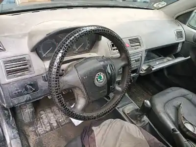 Véhicule à la ferraille skoda fabia (6y2/6y3) comfort line de l'année 2005 alimenté bky