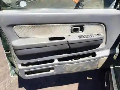 Здавання транспортного засобу nissan pick-up (d22) td doble cabina 4x4 року 2001 потужний td25ti