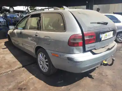 Hurda Aracı volvo v40 familiar 1.9 diesel cat yılın 2004 güçlü d4192t3