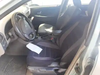 Hurda Aracı volvo v40 familiar 1.9 diesel cat yılın 2004 güçlü d4192t3