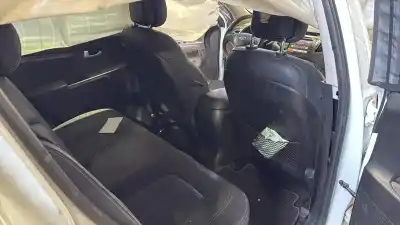 Veicolo di demolizione kia sportage basic 4x2 dell'anno 2001 alimentato g4fd