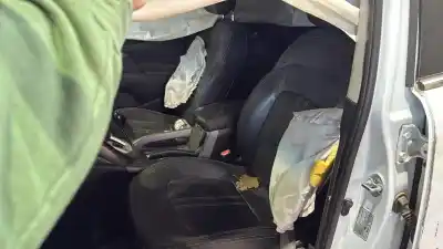 Veicolo di demolizione kia sportage basic 4x2 dell'anno 2001 alimentato g4fd