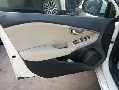 Véhicule à la ferraille volvo v40 kinetic de l'année 2014 alimenté d4162t