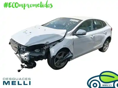 Véhicule à la ferraille volvo v40 kinetic de l'année 2014 alimenté d4162t