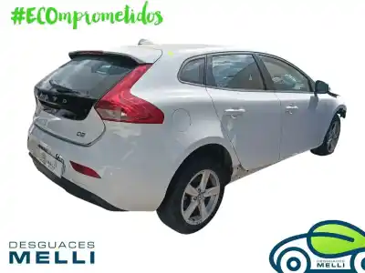 Véhicule à la ferraille volvo v40 kinetic de l'année 2014 alimenté d4162t