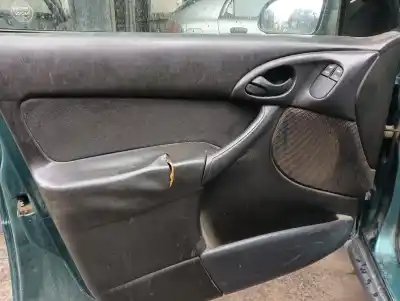 Здавання транспортного засобу ford focus berlina (cak) ambiente року 1999 потужний c9dc