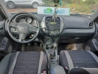 Veicolo di demolizione toyota rav 4 (a2) 2.0 d-4d luna 4x4 dell'anno 2001 alimentato 1cdftv