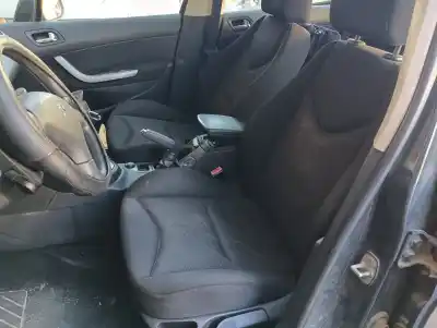 Veículo de Sucata peugeot 308 access do ano 2010 alimentado 8fr