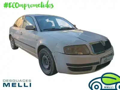 Véhicule à la ferraille skoda superb (3u4) classic de l'année 2006 alimenté awx