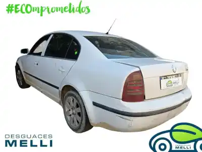 Véhicule à la ferraille skoda superb (3u4) classic de l'année 2006 alimenté awx