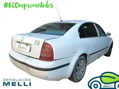 Véhicule à la ferraille skoda superb (3u4) classic de l'année 2006 alimenté awx