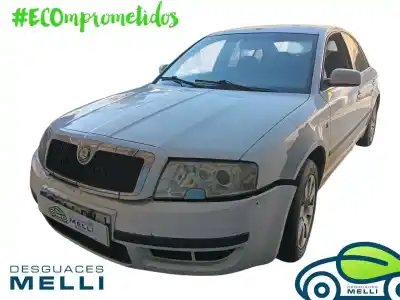 Véhicule à la ferraille skoda superb (3u4) classic de l'année 2006 alimenté awx