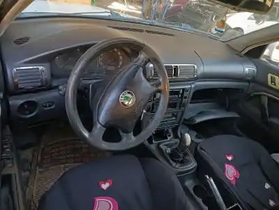 Véhicule à la ferraille skoda superb (3u4) classic de l'année 2006 alimenté awx