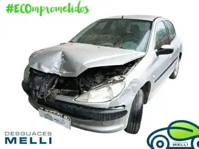 Sloopvoertuig peugeot 206 berlina xt van het jaar 2000 aangedreven rhy