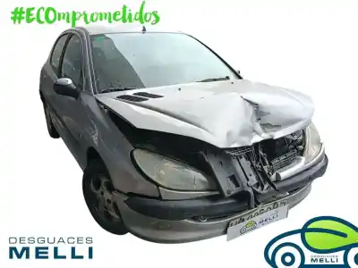 Sloopvoertuig peugeot 206 berlina xt van het jaar 2000 aangedreven rhy