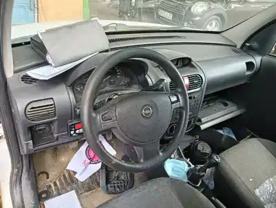 Sloopvoertuig opel combo cargo van het jaar 2006 aangedreven y13dt