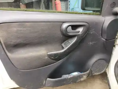 Sloopvoertuig opel combo cargo van het jaar 2006 aangedreven y13dt