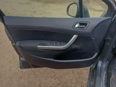 Veículo de Sucata peugeot 308 access do ano 2014 alimentado 9h05