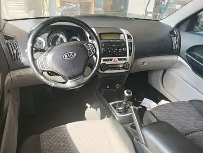 Scrapping Vehicle kia ceed emotion 116 cv / 85 kw of the year 2010 powered d4fb