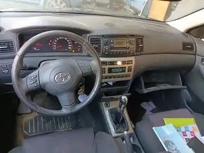 Veículo de Sucata toyota corolla (e12) 2.0 d-4d sol sedán do ano 2004 alimentado 1cdftv