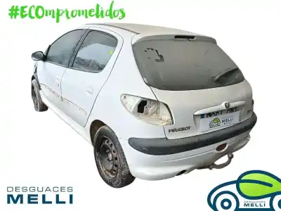Véhicule à la ferraille peugeot 206 berlina x-line refri de l'année 2003 alimenté 8hx