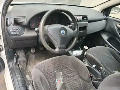 Veículo de Sucata fiat stilo (192) 1.6 16v do ano 2003 alimentado 182b6000