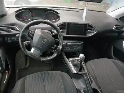 Veículo de Sucata peugeot 308 access do ano 2015 alimentado 9h05