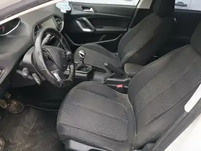Veículo de Sucata peugeot 308 access do ano 2015 alimentado 9h05