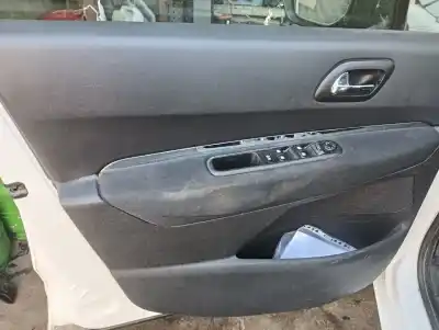 Veículo de Sucata peugeot 5008 active do ano 2001 alimentado 9hr