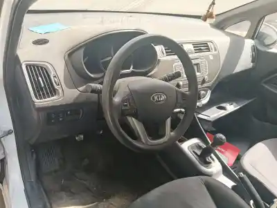 Veículo de Sucata kia rio (yb) concept do ano 2015 alimentado g4la