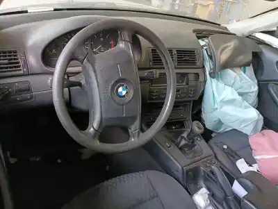 Veículo de Sucata bmw serie 3 berlina (e46) 320d do ano 2006 alimentado 204d1