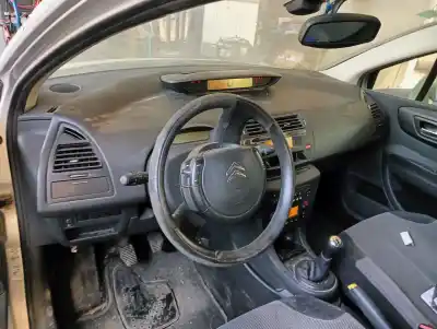 Здавання транспортного засобу citroen c4 berlina sx року 2005 потужний 9hx