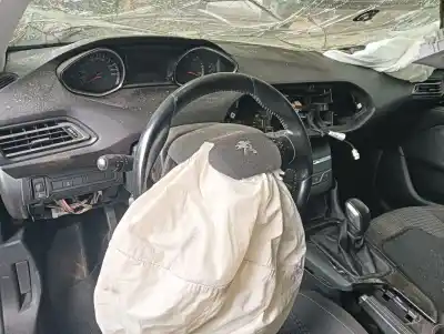 Veículo de Sucata peugeot 308 business line do ano 2017 alimentado bh02