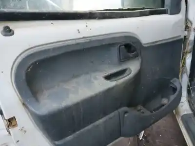 Здавання транспортного засобу renault kangoo (f/kc0) rte року 2001 потужний f8q630