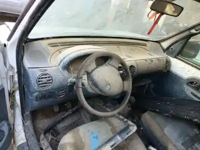 Здавання транспортного засобу renault kangoo (f/kc0) rte року 2001 потужний f8q630