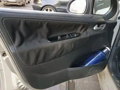 Veículo de Sucata peugeot 207 confort do ano 2001 alimentado kfv