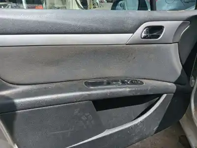 Véhicule à la ferraille peugeot 407 sw sr confort de l'année 2005 alimenté 9hz